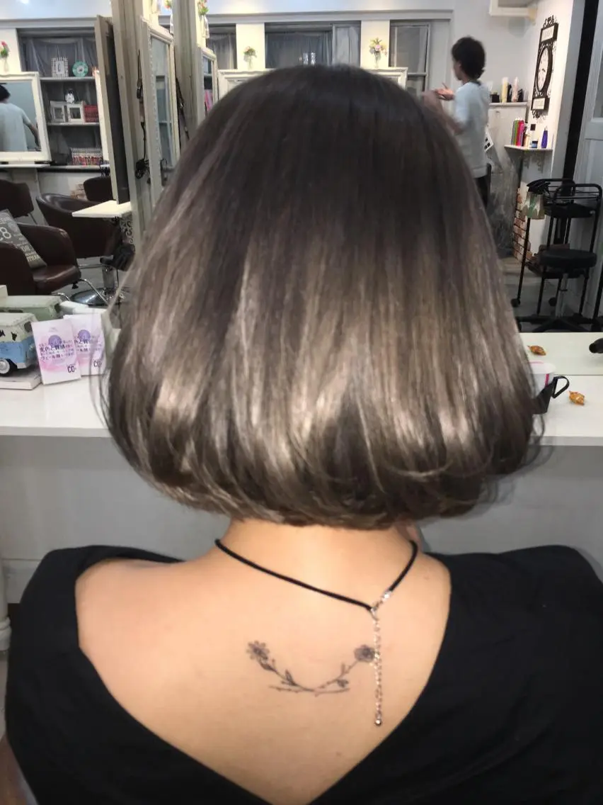 ミディアム カラー グレージュ ハイトーンカラー ハイトーングレージュ yoshi (菅沼義晴)のヘアスタイル