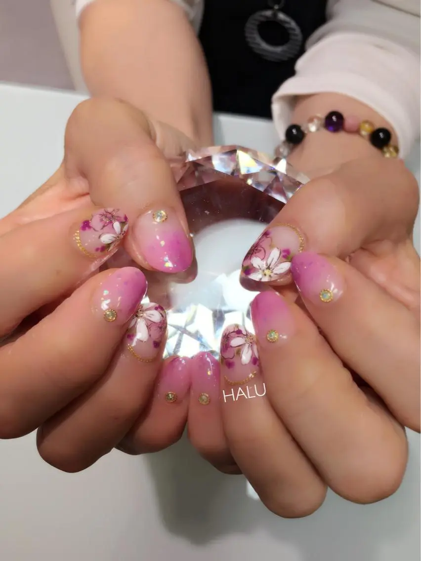 ネイル アートネイル フラワーネイル グラデーション キラキラネイル HALU ハルのネイルデザイン