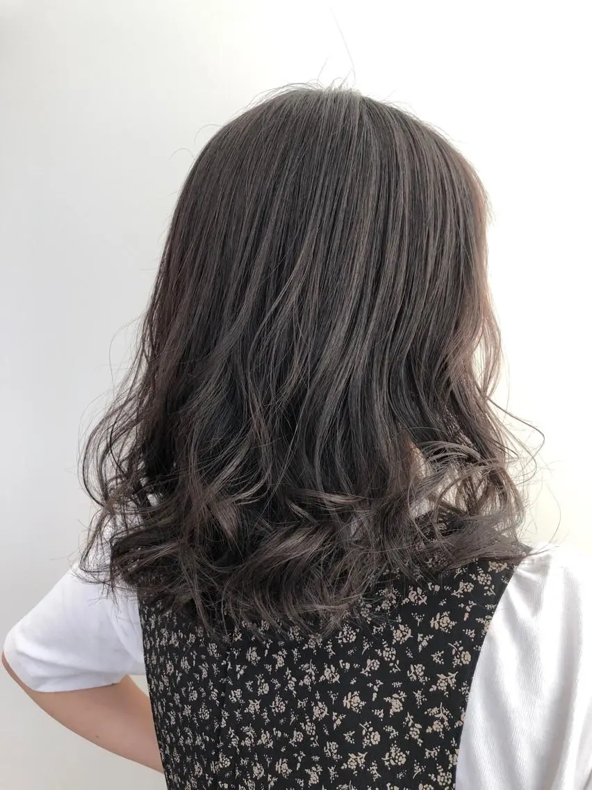 ミディアム カラー グレージュ 【透明感、艶髪】西村 有司のヘアスタイル