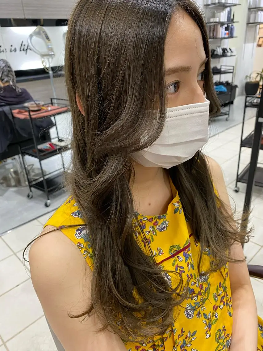 ロング カラー ベージュカラー ブリーチ 神保 佑斗のヘアスタイル