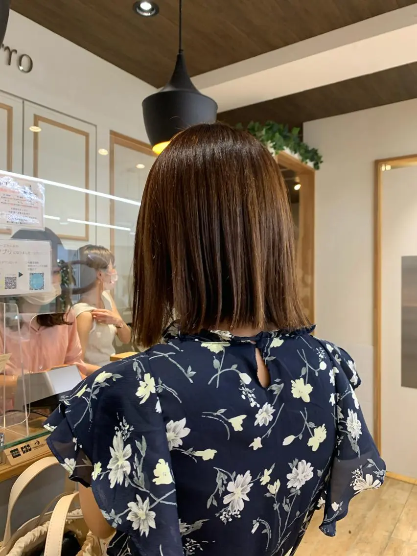 ミディアム カラー パーマ ヘアアレンジ メンズ キッズ ネイル カット 縮毛矯正 レイヤーカット／ 巻ける縮毛矯正のヘアスタイル