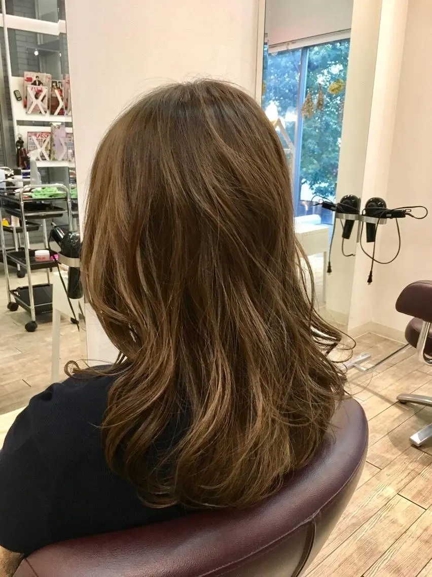 ミディアム カラー ベージュカラー 中村 よしひでのヘアスタイル