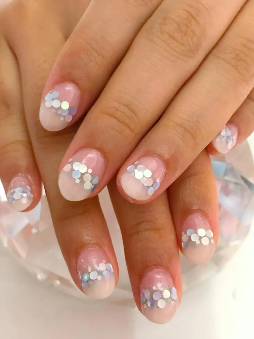 ネイル オーロラネイル ブルー ジェルネイル ホログラムネイル ラメ(グリッター) YUN 💅のネイルデザイン