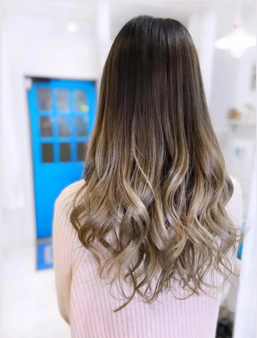 ロング カラー ヘアアレンジ アッシュ アッシュブラウン ブラウンカラー グラデーションカラー ヘアカラー トリートメント 次世代シールエクステ 錦糸町 小泉 朋之のヘアスタイル