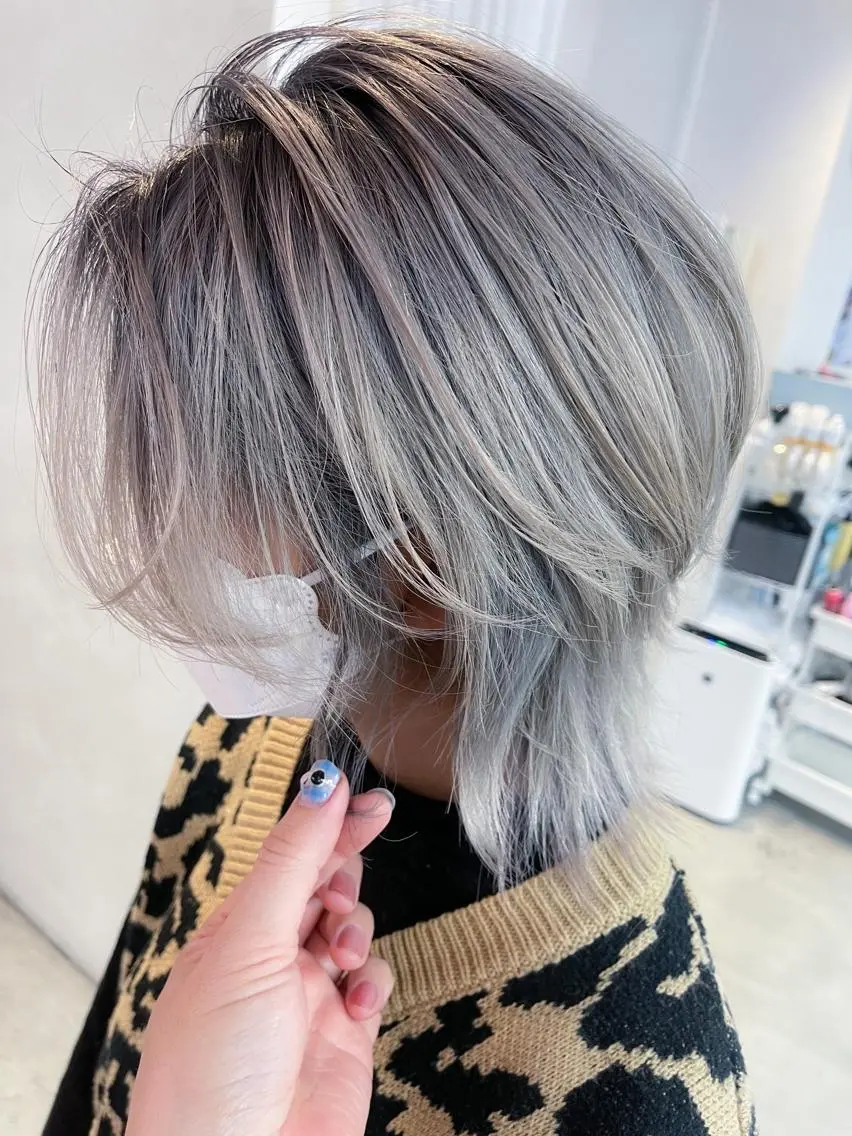 ショート カラー ブリーチ エドルカラー ハイライトカラー イルミナカラー ハイライト BOX mico.のヘアスタイル