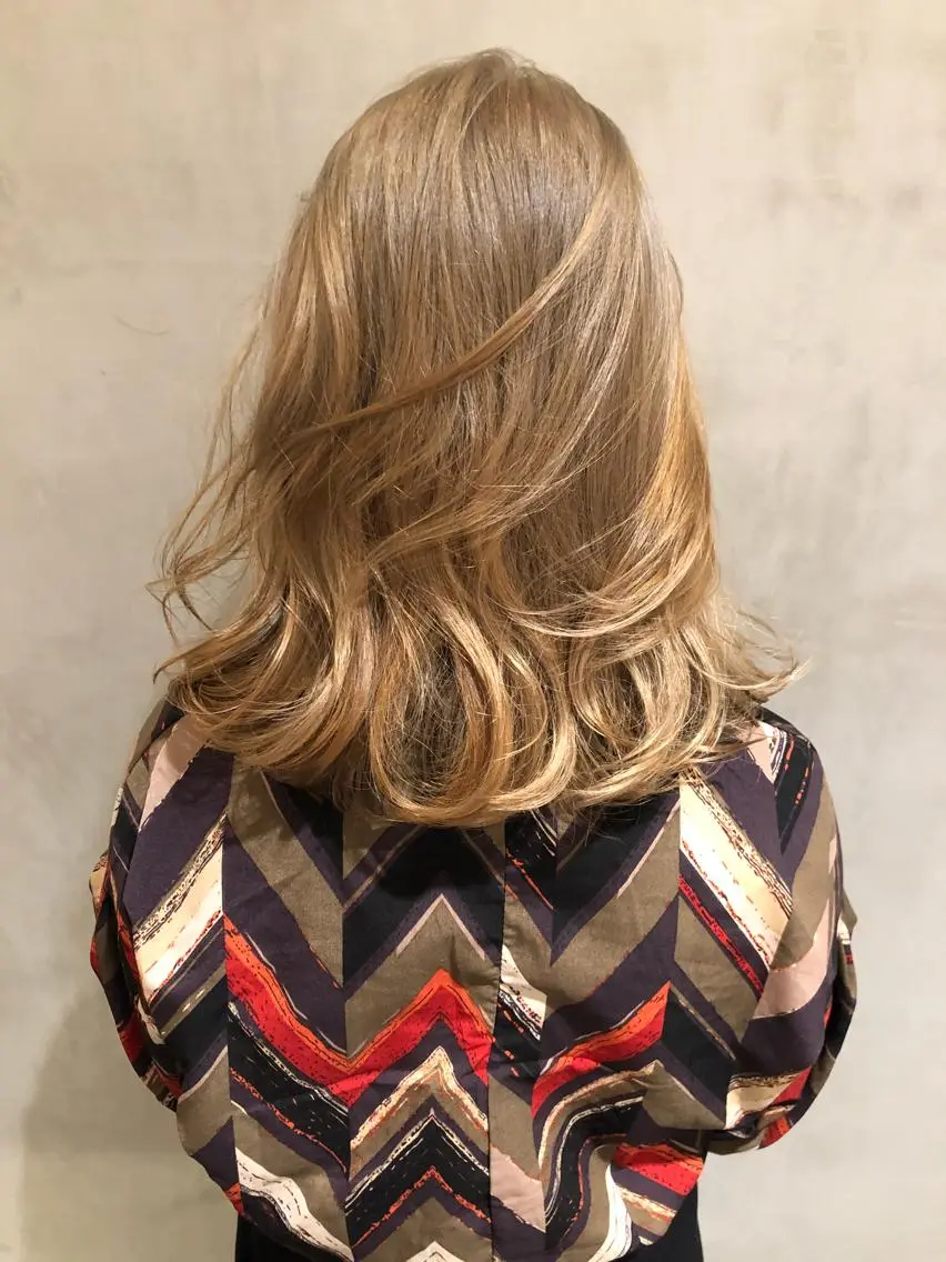 ミディアム カラー ベージュカラー カット ヘアカラー トリートメント 大西 直人のヘアスタイル