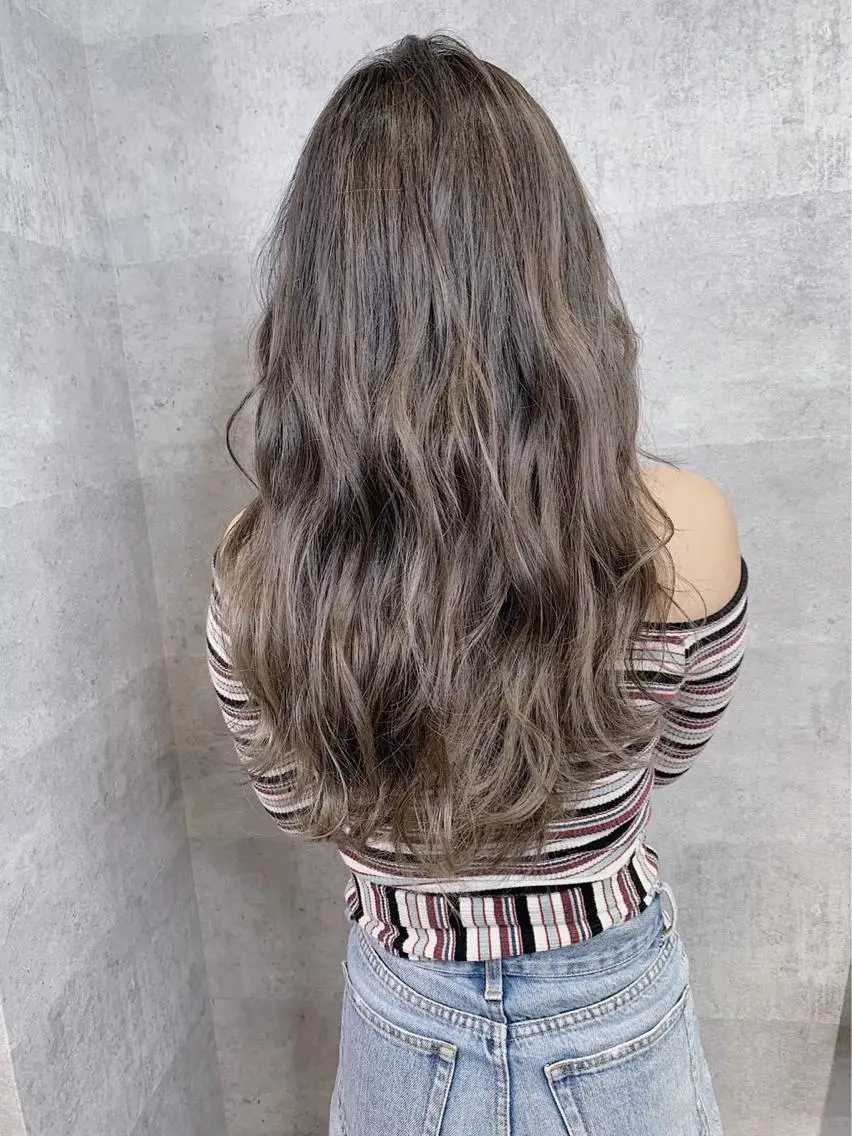 セミロング カラー _WHITE 高槻のヘアスタイル