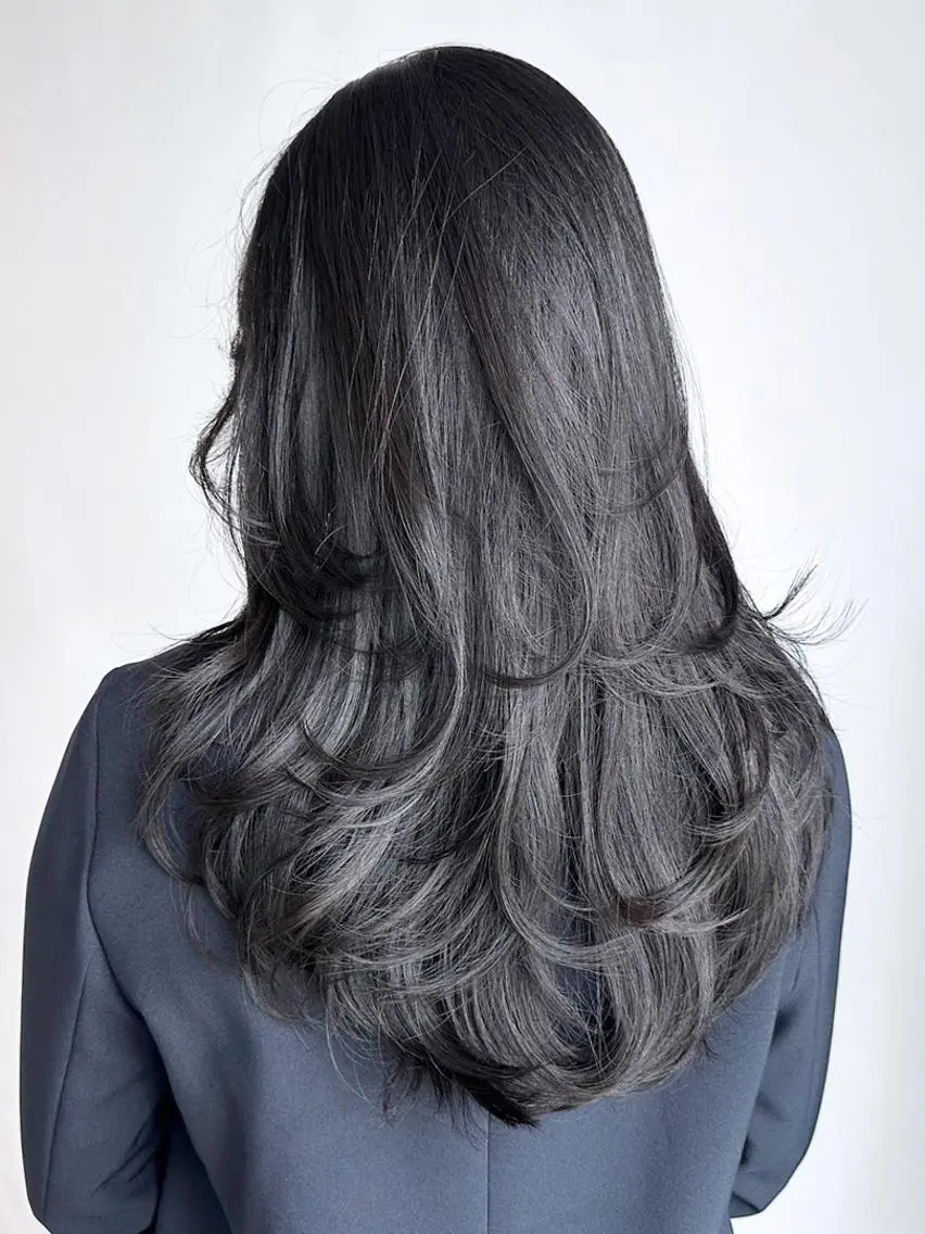 ロング カラー 顔まわりレイヤー レイヤーカット カット ヘアカラー トリートメント ITbyALBUM 八王子店のヘアスタイル