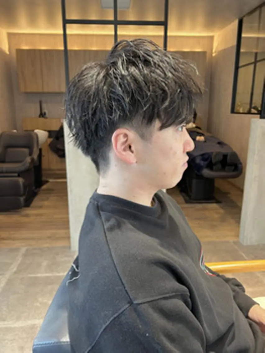 ショート カラー パーマ ヘアアレンジ メンズ メンズブリーチ メンズハイトーン メンズインナーカラー メンズ韓国風 メンズパーマ カット ヘッドスパ ヘアケア特化型サロン newi 梅田のヘアスタイル