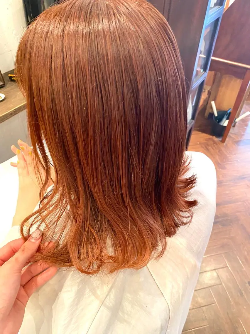 セミロング カラー ブリーチ オレンジ 🌈🌸あおき みちる🌟💗のヘアスタイル