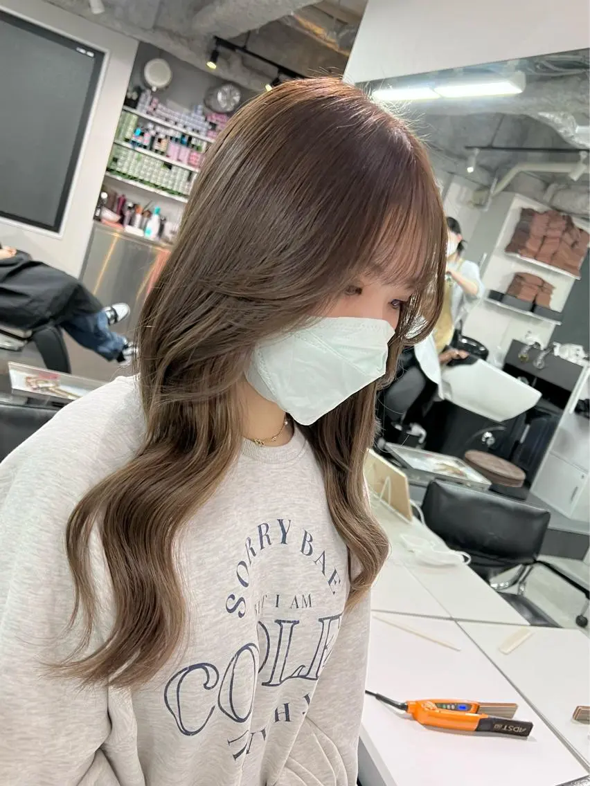ロング カラー アッシュ ベージュカラー エクステ nailist mana𖤐´-のネイルデザイン