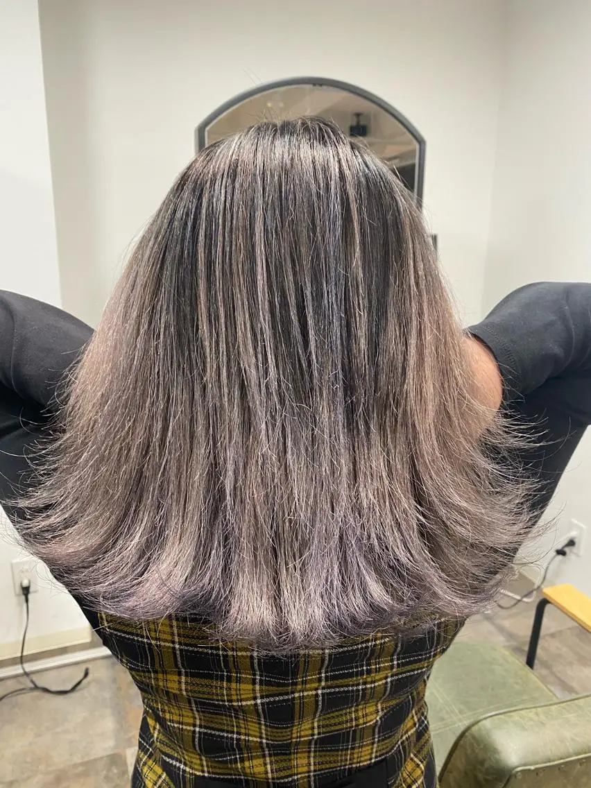 ミディアム ハイライト レイヤーカット ハイトーンボブ Mizuki.のヘアスタイル
