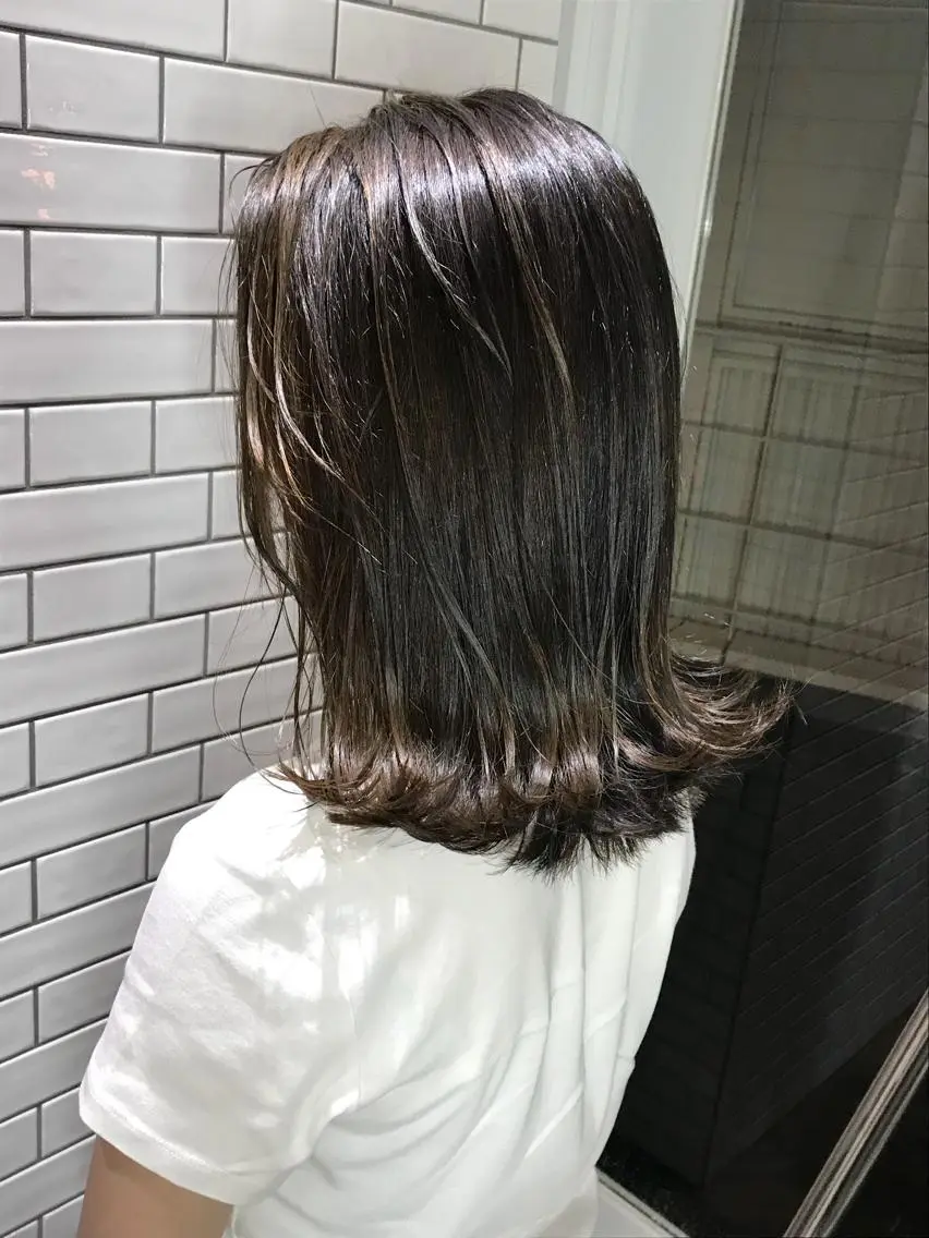 ミディアム カラー レイヤー べージュ 白石研太のヘアスタイル