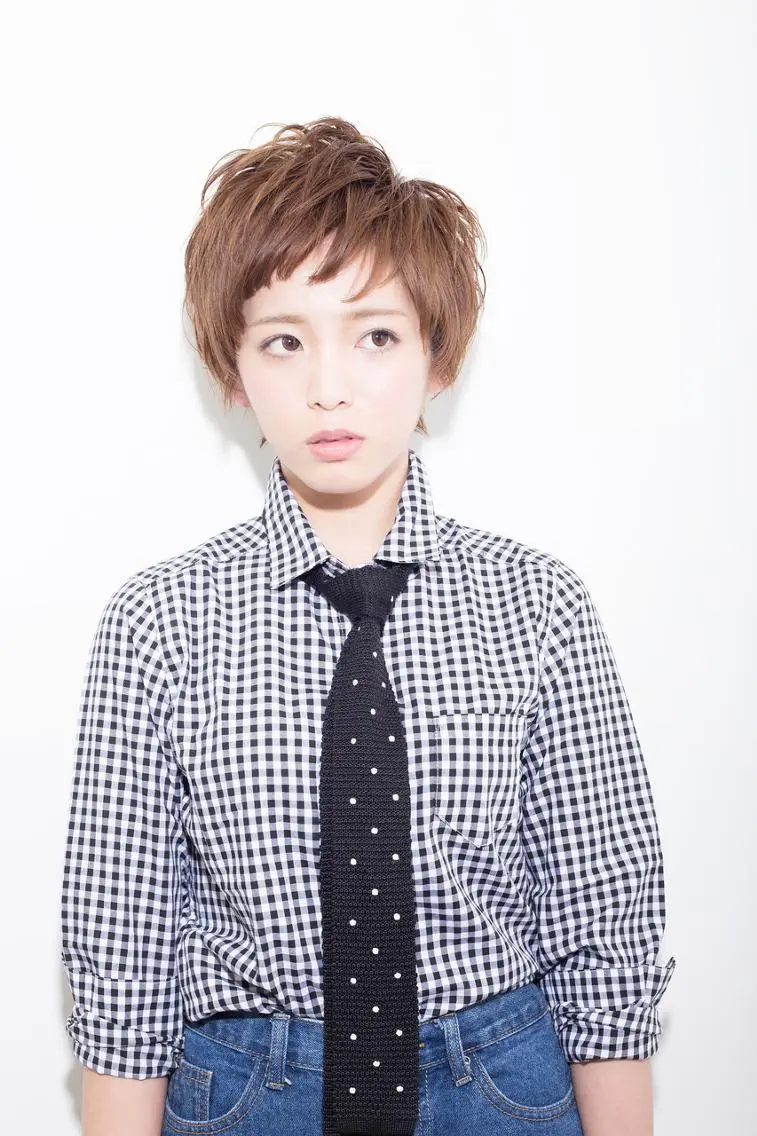 ショート カラー 鶴田 連のヘアスタイル