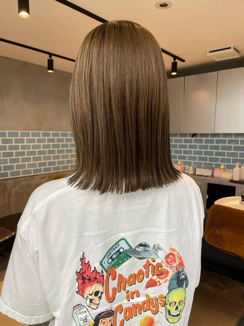 ショート カラー 外ハネヘア カット ヘアカラー トリートメント 👑ボブはお任せ ミヤノ👑のヘアスタイル