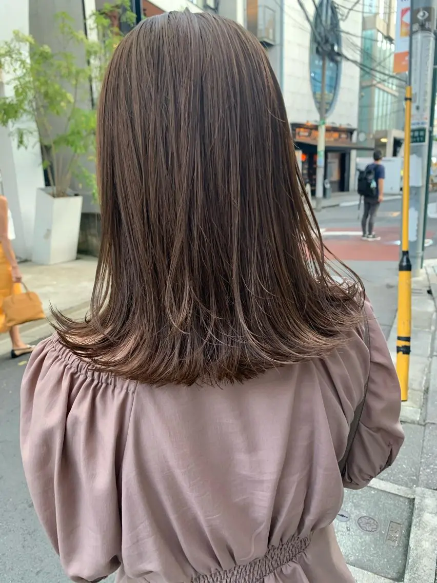 セミロング カラー ハイトーンボブ 前田 表参道　グレージュのヘアスタイル