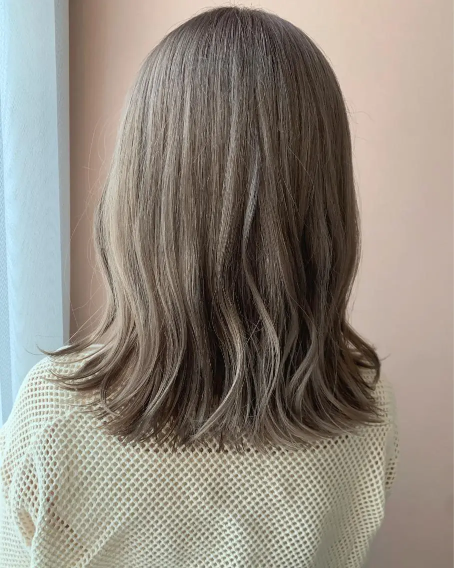セミロング カラー ブリーチ グレージュ カット ヘアカラー トリートメント hubhair レイヤー/透明感のヘアスタイル