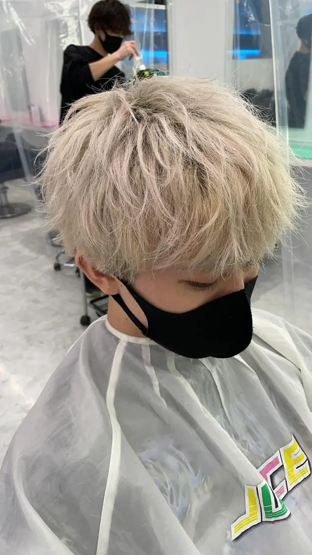 ミディアム カラー パーマ ヘアアレンジ メンズ キッズ カット パーマ ヘアセット メンズ特化美容師 aiの眉毛・アイブロウイメージ