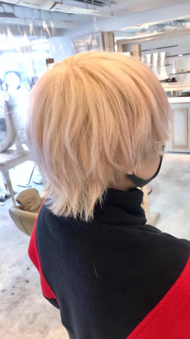 ショート カラー 抜きっぱなしブロンド ブロンド デザインカラー🎨 下北沢 / 磯部のヘアスタイル