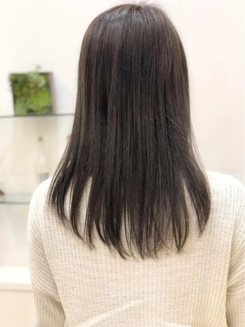 セミロング ディレクター ノナカのヘアスタイル