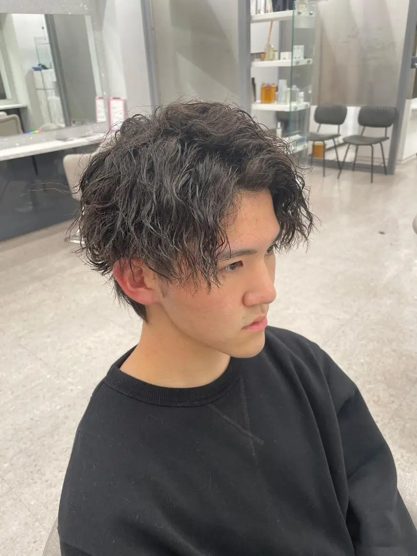 メンズ アップバング センターパート カルマパーマ マッシュ メンズパーマ メンズスタイリスト✨ 助川龍哉のヘアスタイル