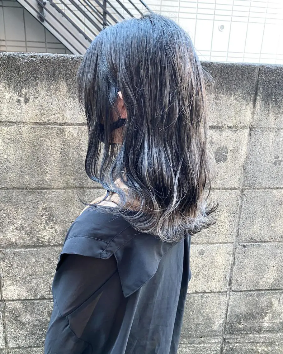 セミロング カラー ブリーチ 髪質改善、エクステ 山口卓哉のヘアスタイル