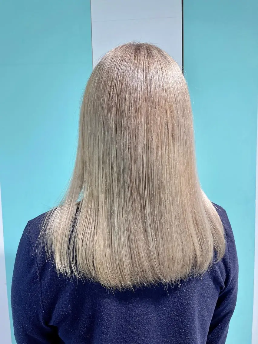 セミロング ヘアカラー 原 千景のヘアスタイル
