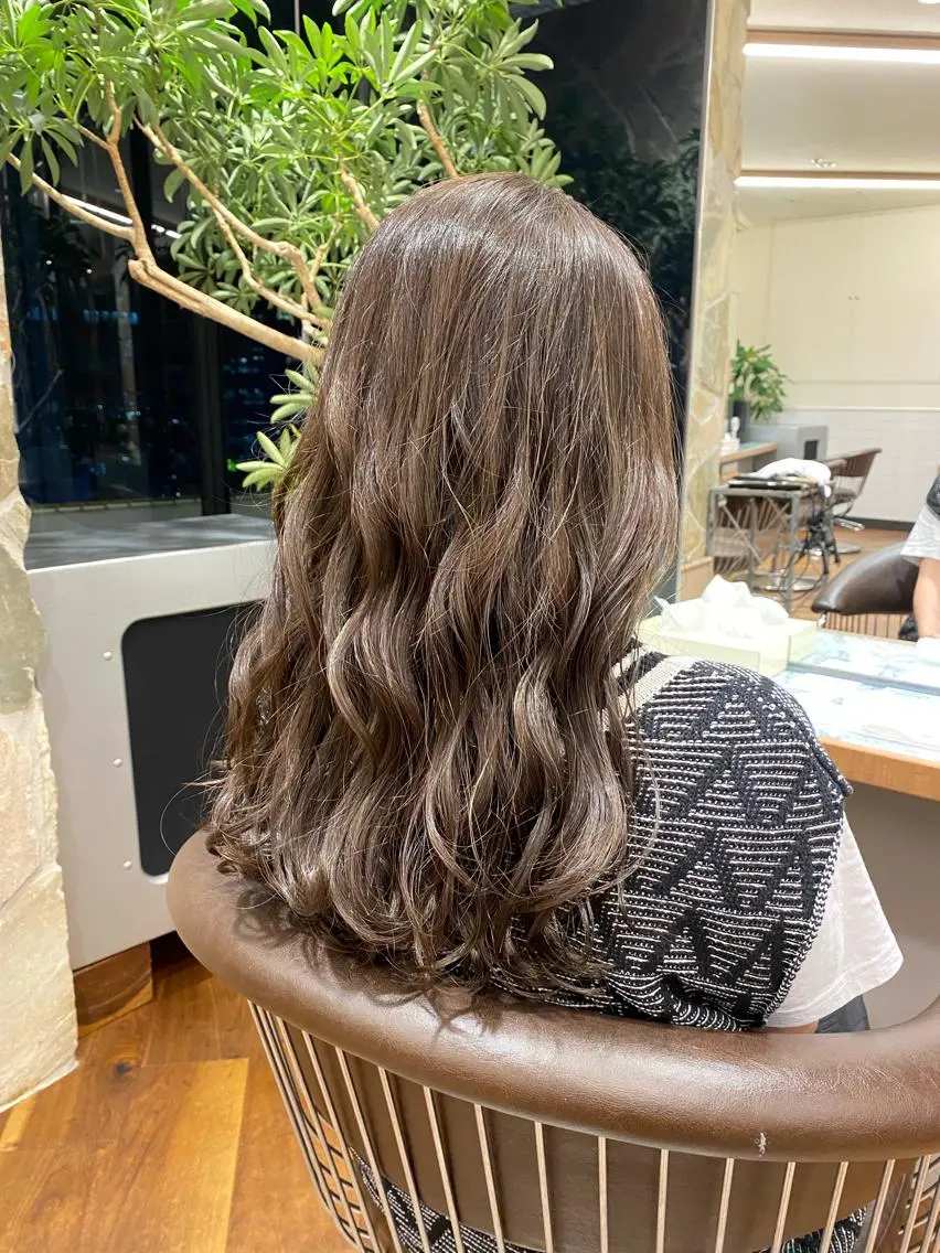 ロング アッシュ アッシュブラウン レイヤー/グレージュ メンズパーマのヘアスタイル