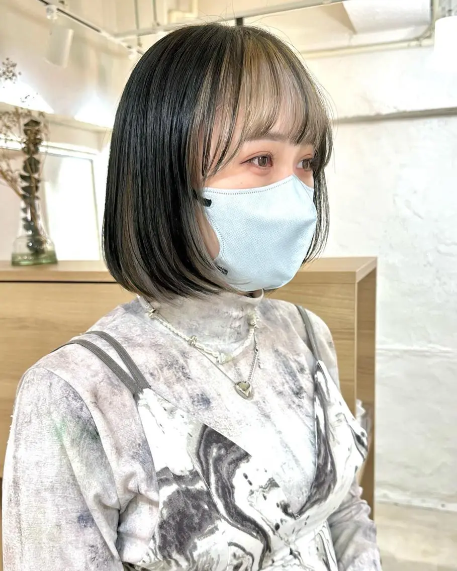 ショート カラー パーマ 切りっぱなしボブ 前下がりボブ ショートボブ 黒髪 イヤリングカラー 髪質改善 縮毛矯正/ レイヤー/銀座/本木のヘアスタイル