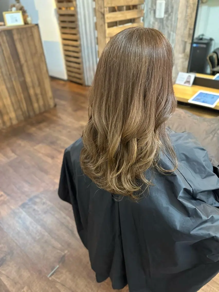 セミロング カラー ハイトーンカラー カット ヘアカラー Luzir⭐︎ GEN⭐︎のヘアスタイル
