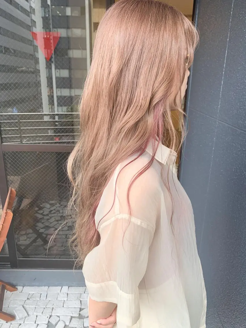 ロング カラー ベージュカラー ミルクティーベージュ 美髪矯正・レイヤー 倉友哉のヘアスタイル