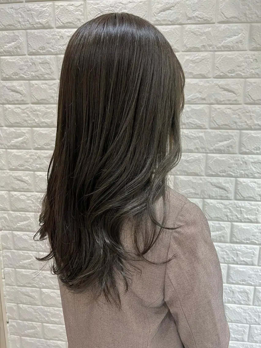 ロング カラー ベージュカラー グレージュ オリーブベージュ オリーブカラー オリーブグレージュ カット ヘアカラー トリートメント 艶髪 ♡Tomiyaのヘアスタイル
