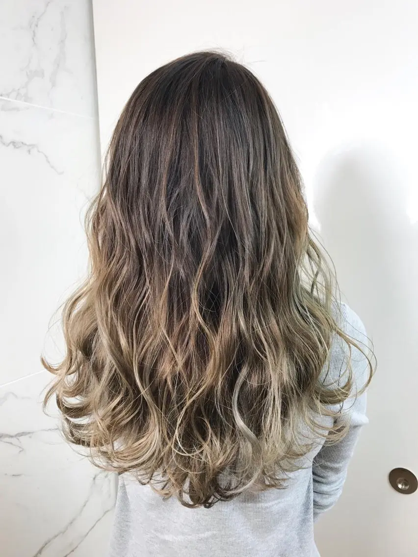 ロング カラー ヘアアレンジ グラデーションカラー ヘアカラー 今井 由佳のヘアスタイル