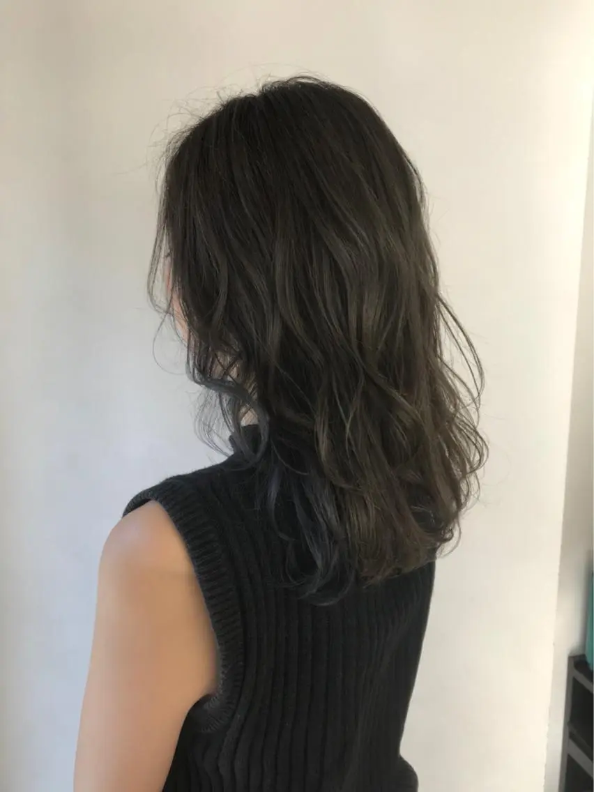カラー インナーカラー kana .オリーブ /ナチュラルヘアのヘアスタイル