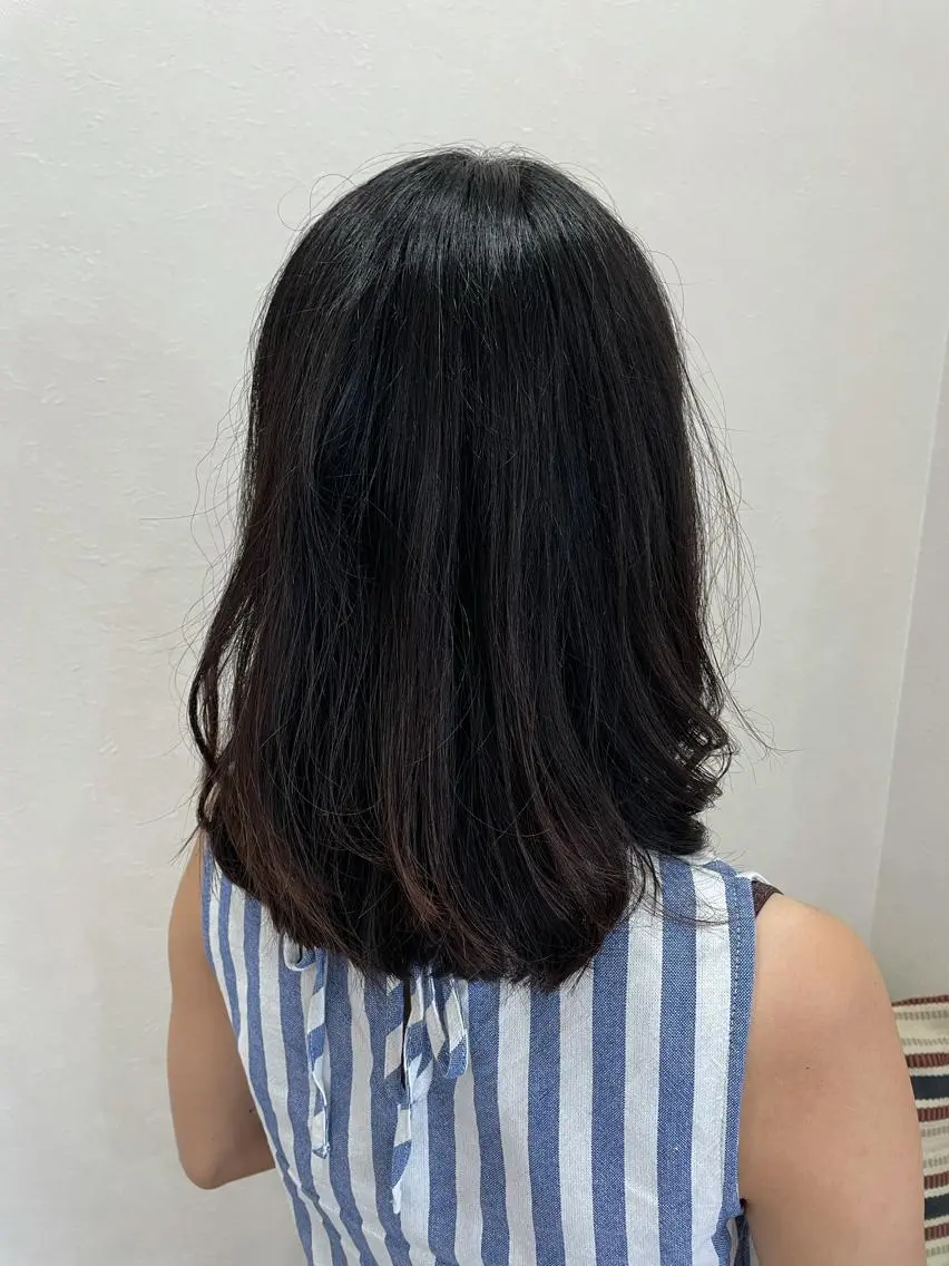 ミディアム レイヤーカット 佐治 梨乃のヘアスタイル