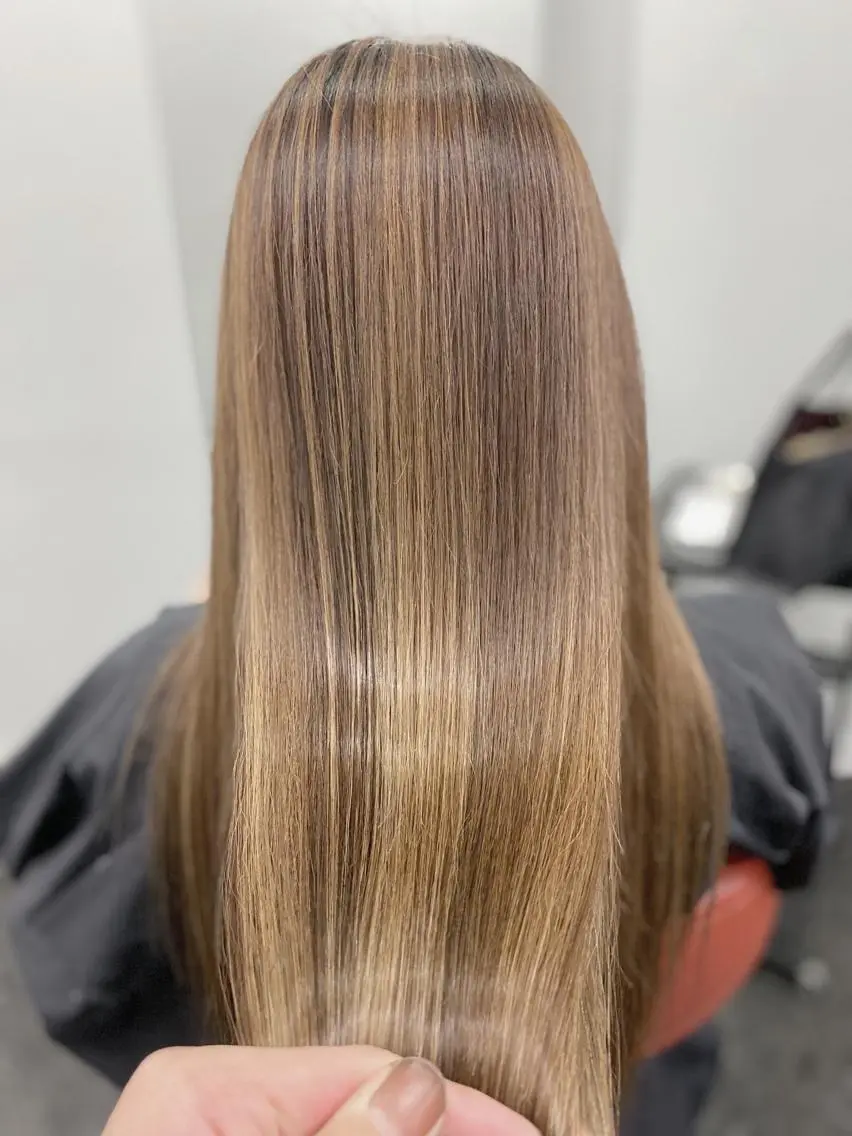 ロング カラー ヘアアレンジ メンズ マツエク・マツパ メンズバレイヤージュ メンズハイライト バレイヤージュ ハイライトカラー ハイライト 🧡可愛い色落ち🧡 ハイトーン特化🧡のヘアスタイル
