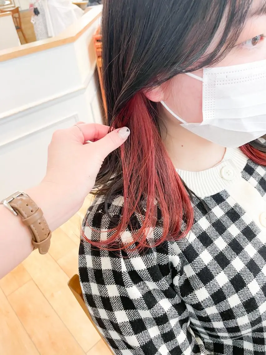 セミロング カラー インナーカラー レッドカラー ヘアカラー ✨カラー支持No.1 🧸ワキ カナコ🧸のヘアスタイル