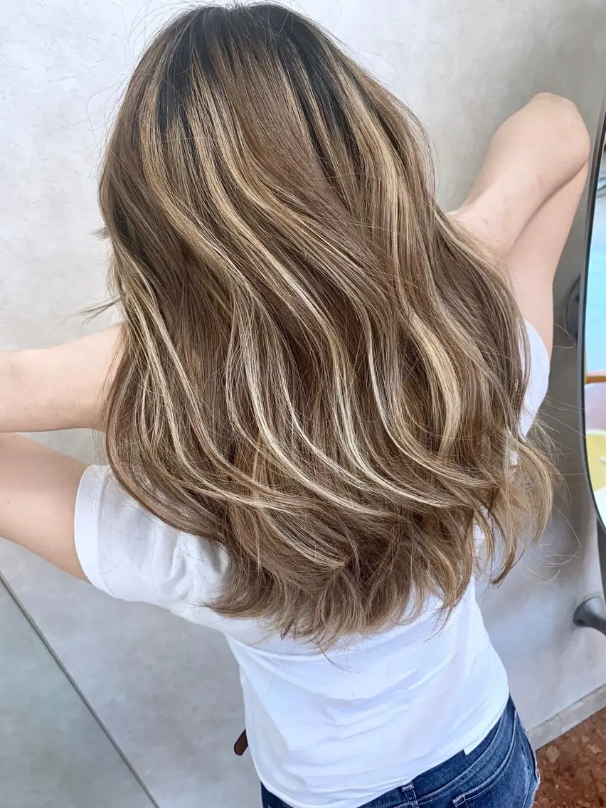 セミロング 穐田 司樹のヘアスタイル