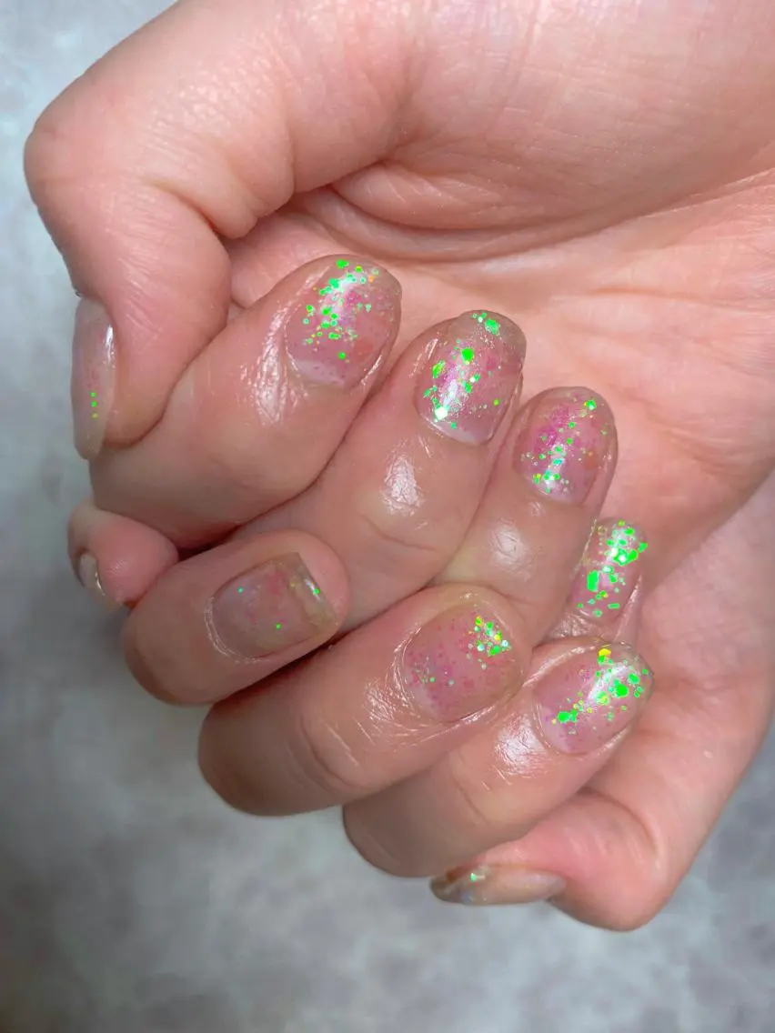 ネイル ジェルネイル ホログラムネイル パラジェル 🌿Charme🌿 MAIのネイルデザイン