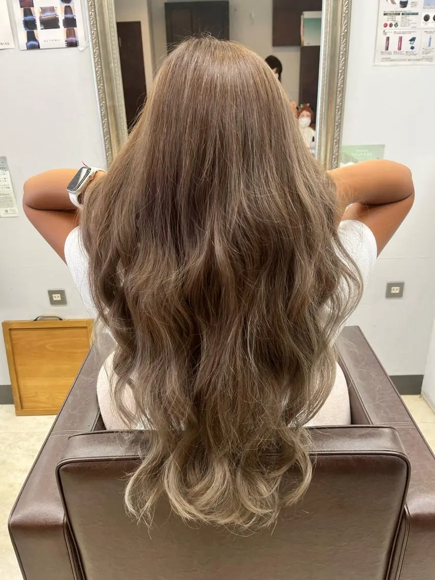 ロング カラー ハイライトカラー ハイライト 産休の為お休みです! 小島凜のヘアスタイル