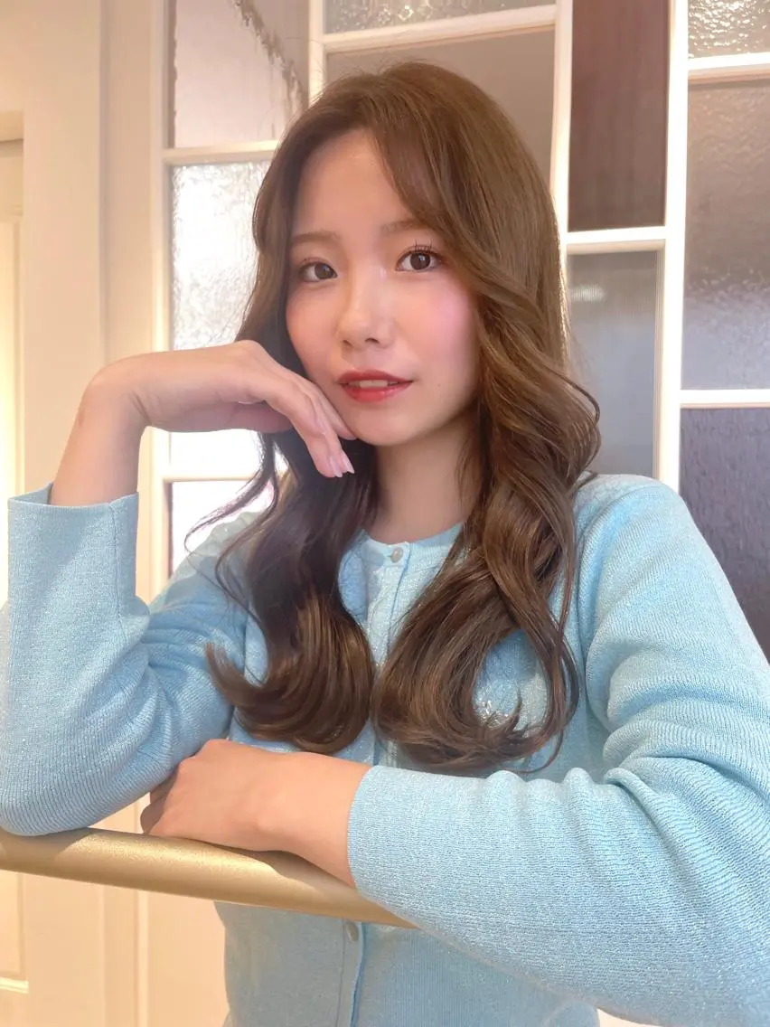 ロング fuwari 美白ショコラカラーのヘアスタイル