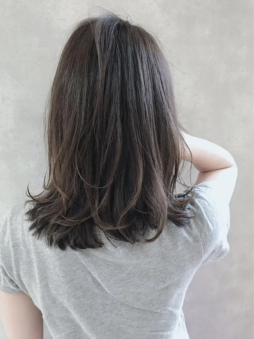 ミディアム カラー アッシュ _WHITE 難波本店のヘアスタイル