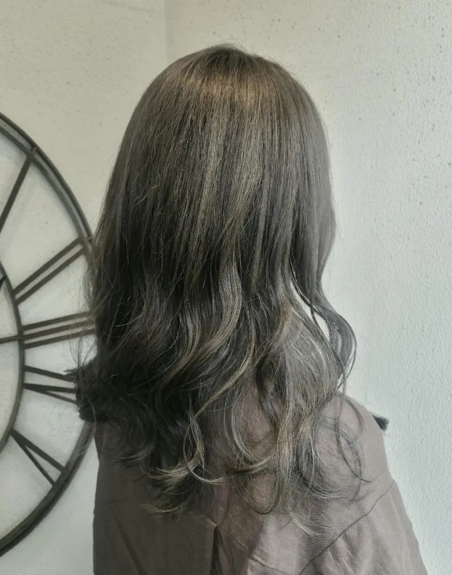 ロング カラー グレージュ イルミナカラー 赤松 摩美のヘアスタイル