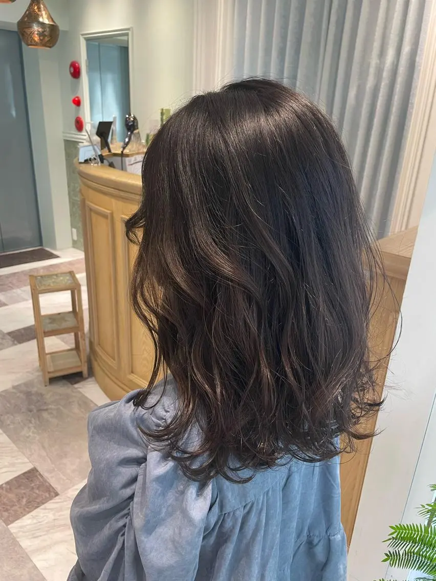 カラー グレージュ ラベンダーカラー ラベンダーグレージュ ラベンダーグレー ヘアカラー 木屋元一/透明感 /前髪/レイヤーのヘアスタイル