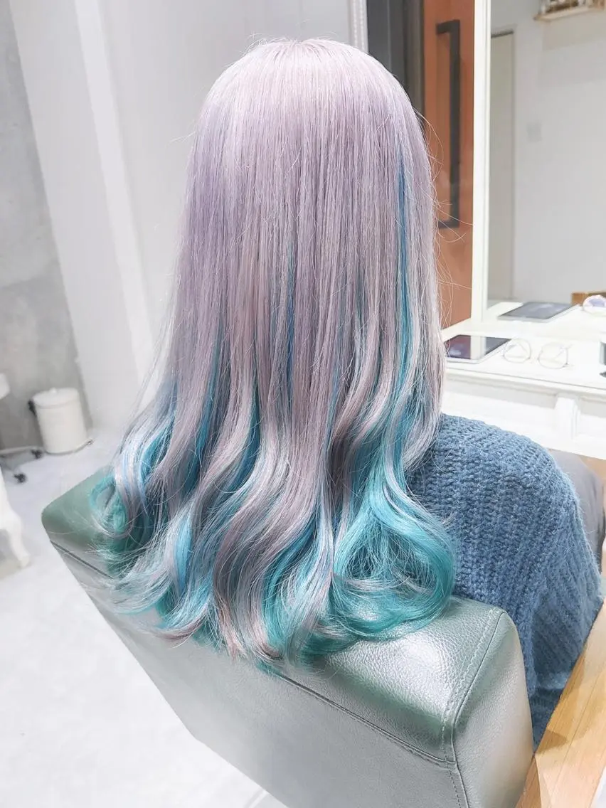 ロング カラー ヘアアレンジ インナーカラー シルバー ホワイトシルバー Days 透明感カラーのヘアスタイル