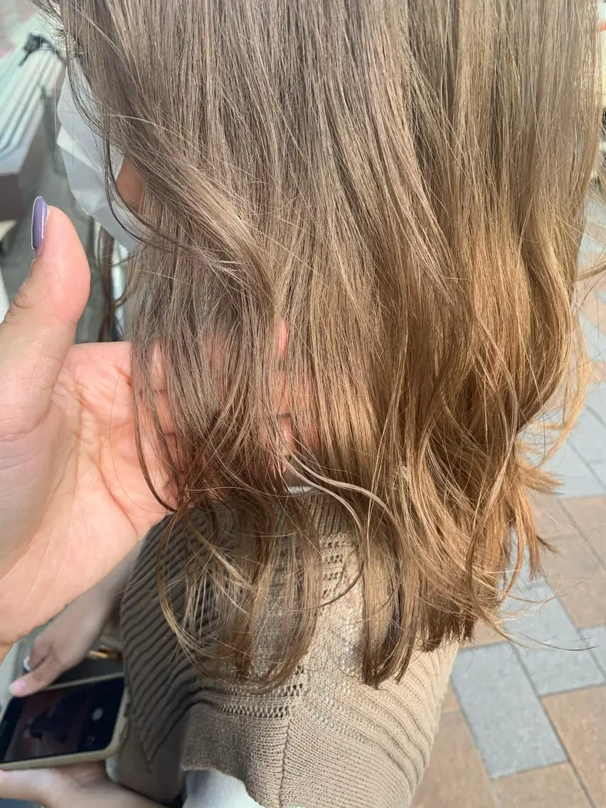 セミロング カラー ベージュカラー ミルクティーベージュ 勝野 優佳のヘアスタイル
