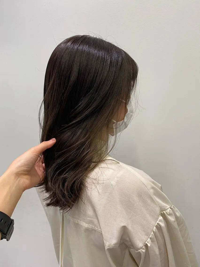 ミディアム カラー ベージュカラー インナーカラー シルバー シルバーベージュ ✨透明感カラー✨ 🦖佐々木未来🦕のヘアスタイル