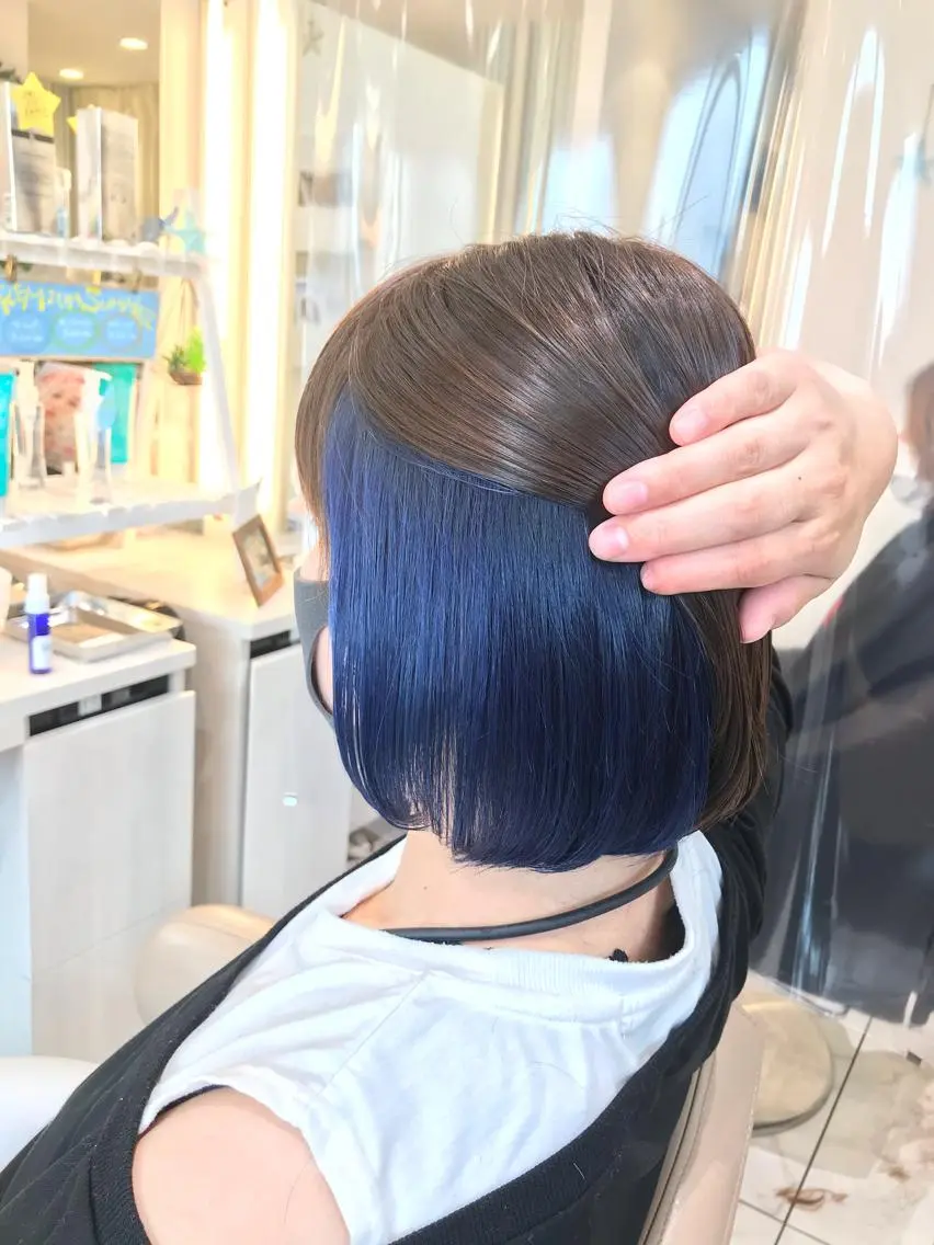 ショート カラー ブルーカラー グレージュ ヘアカラー 清藤綾/脱白髪染め 白髪ぼかしハイライトのヘアスタイル