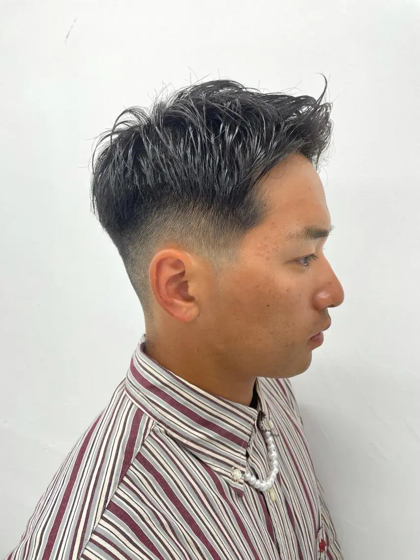 メンズ メンズブリーチ フェードカット メンズハイライト メンズインナーカラー マッシュウルフ カット スパイキーパーマ 柏NO1 藤本葉のヘアスタイル