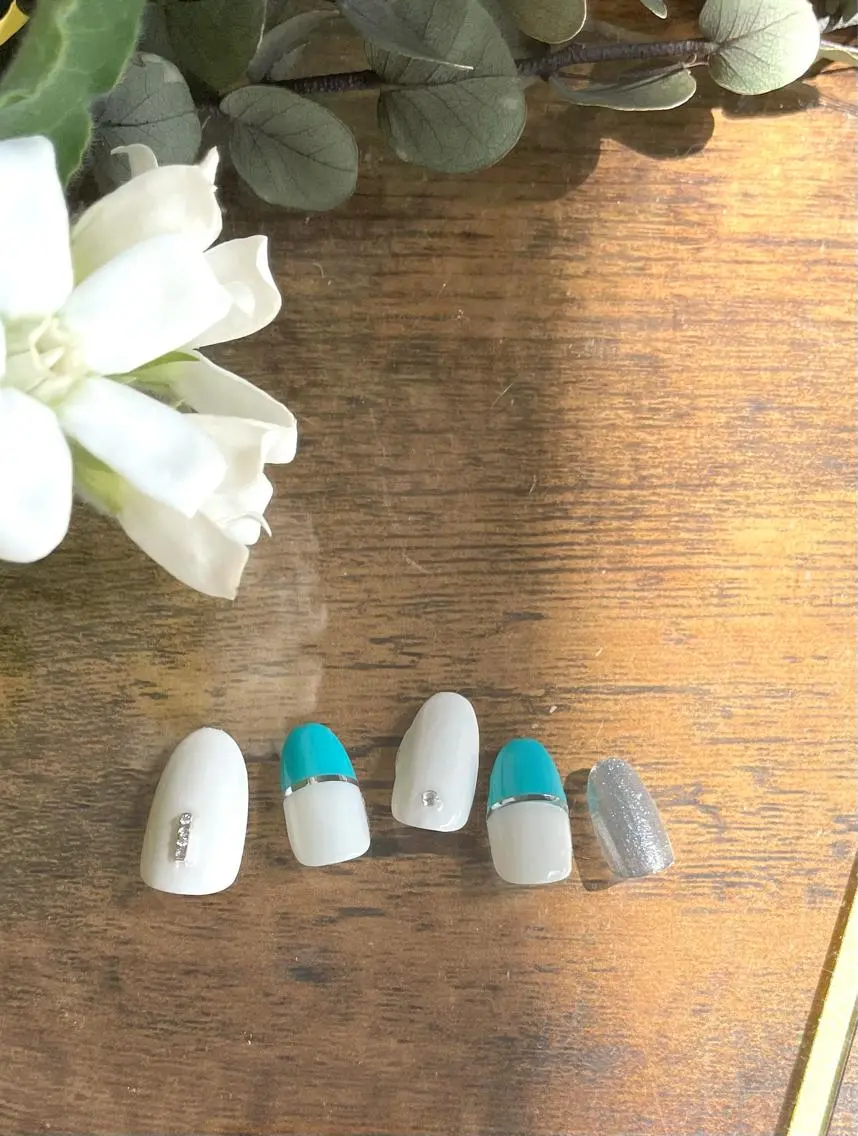 ネイル ブルー シルバー ホワイト le_rire _nailのネイルデザイン
